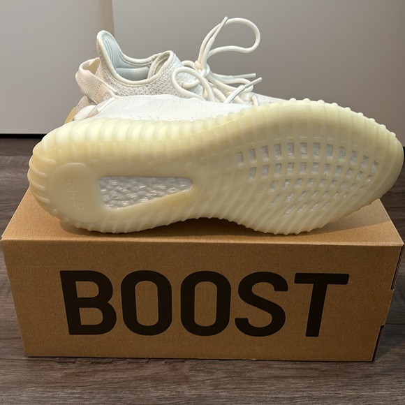 Yeezy Boost 350 V2 Triple White  (US 9.5) - Picture 4 of 5